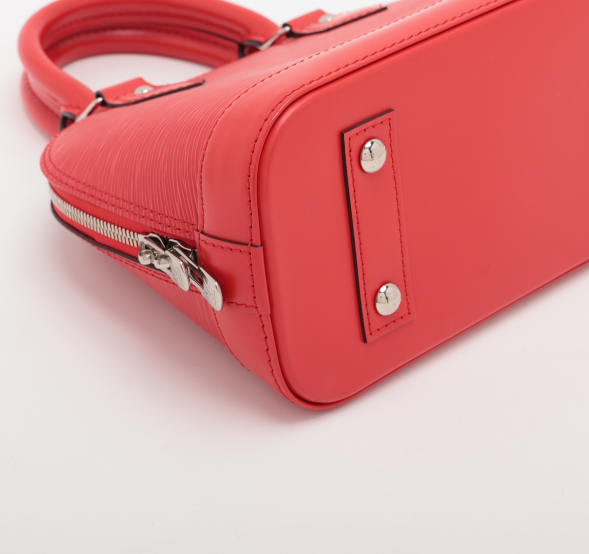 Pre-owned Louis Vuitton Red Epi Alma BB Tote