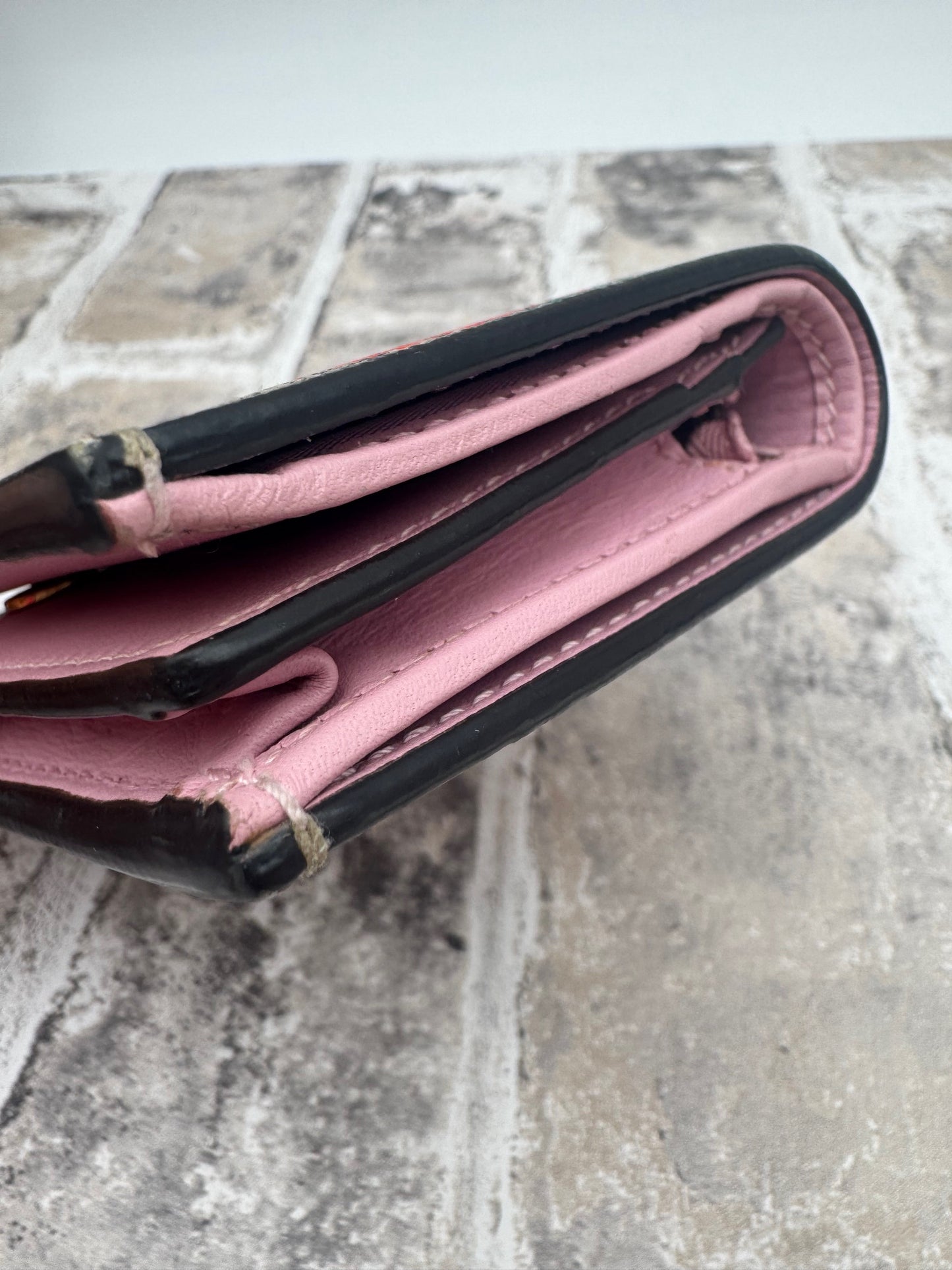 Gucci GG Supreme Monogram Strawberry Card Case